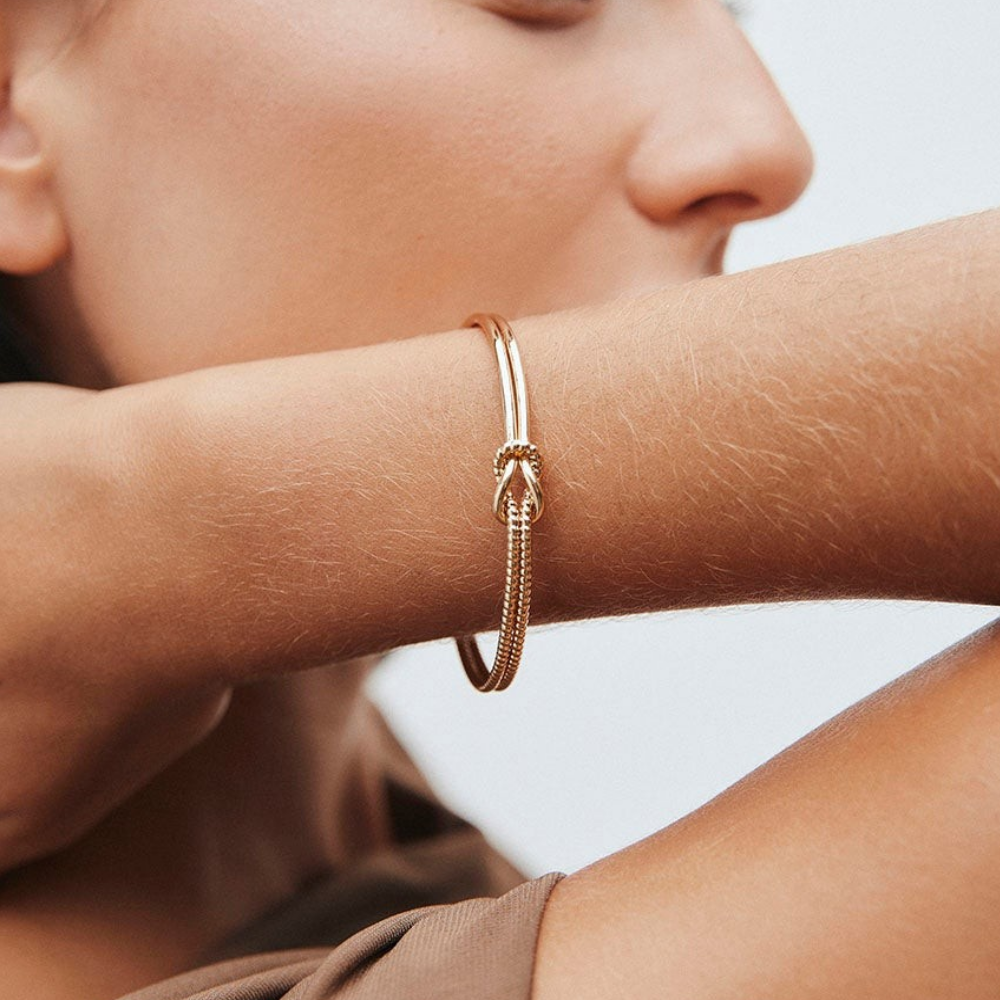 ESCRAVA VIDAL & VIDAL EM BRONZE COM BANHO DE OURO 18K