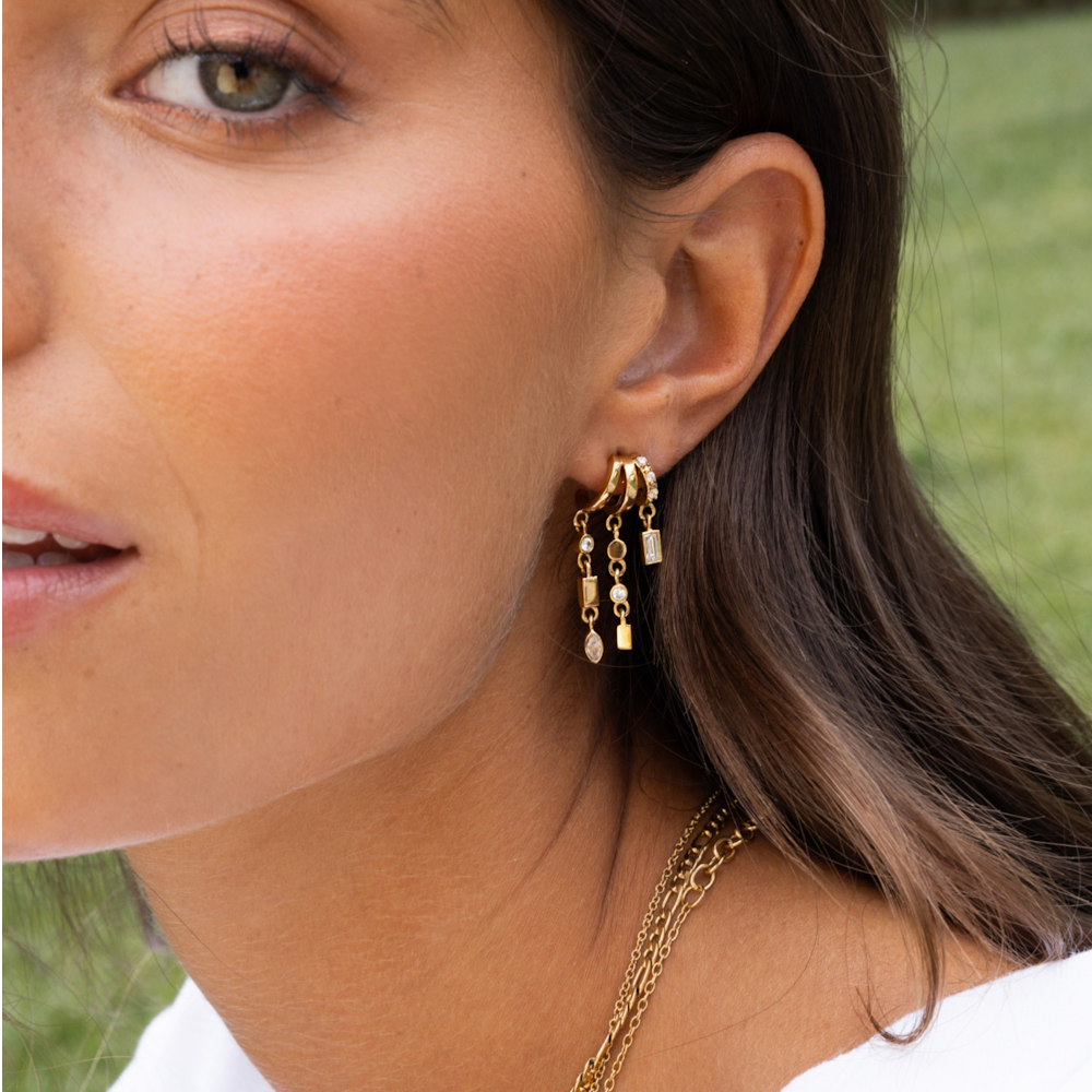 BRINCOS ONE SENHORA DROP CRYSTAL GOLD