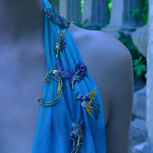 ALFINETE SALVATORE EM PRATA 925% DOURADA COM ZIRCÓNIAS