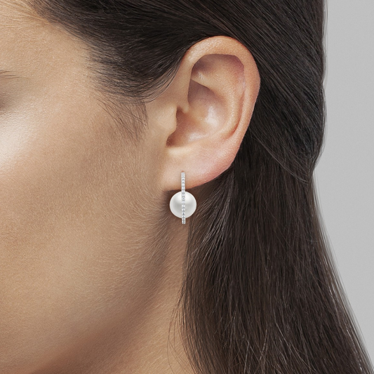 BRINCOS UNIKE CLASSY & CHIC PEARL EM PRATA 925% COM ZIRCÓNIAS "UK.BR.1204.0175"