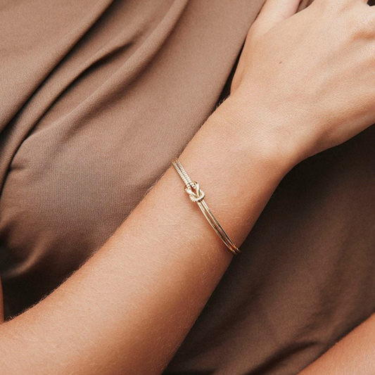 ESCRAVA VIDAL & VIDAL EM BRONZE COM BANHO DE OURO 18K