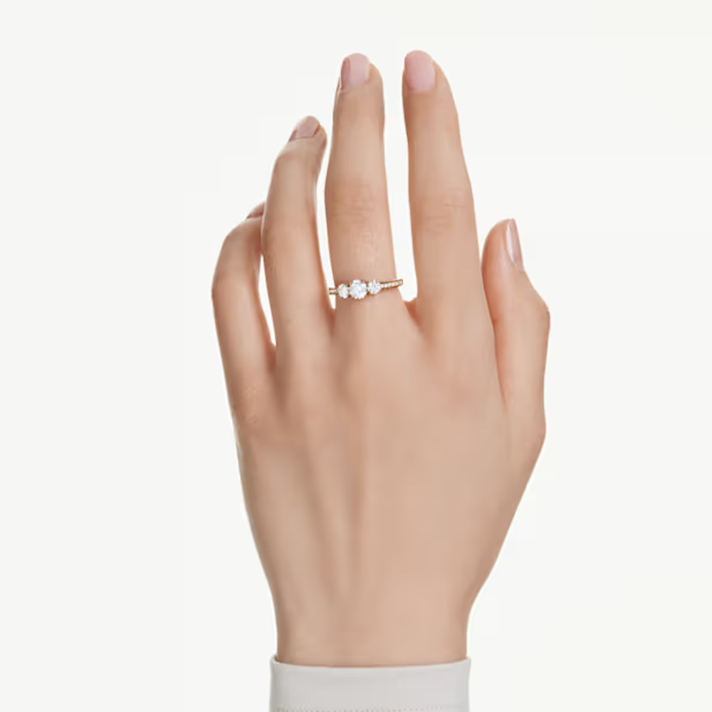 Anel Swarovski Stilla Attract ring, Round cut, White, Gold-tone plated
58