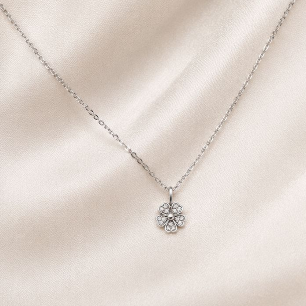COLAR EM PRATA 925 COM FLOR EM ZIRCONIAS
