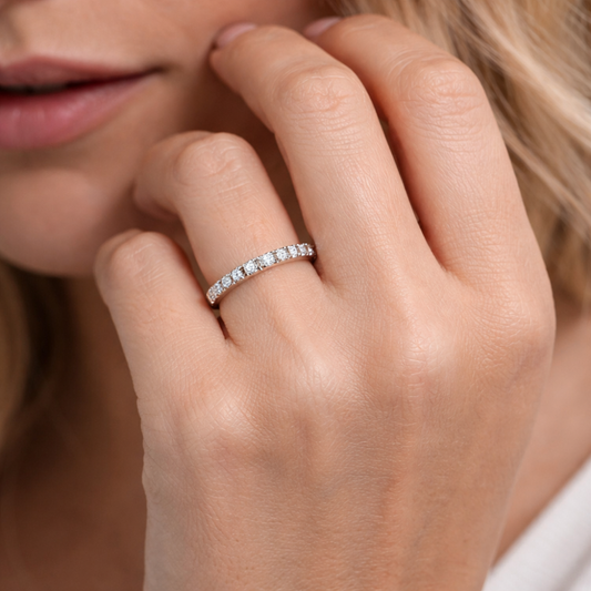 ANEL JOALHARIA EM OURO 18K C/ 11 DIAMANTES LAB-GROWN