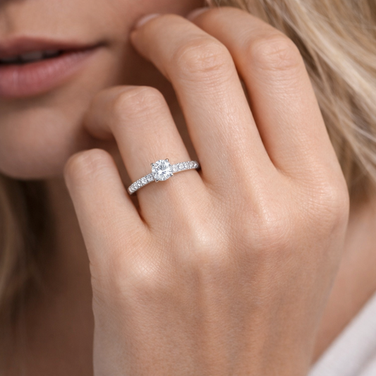 ANEL JOALHARIA EM OURO 18K C/ 13 DIAMANTES LAB-GROWN