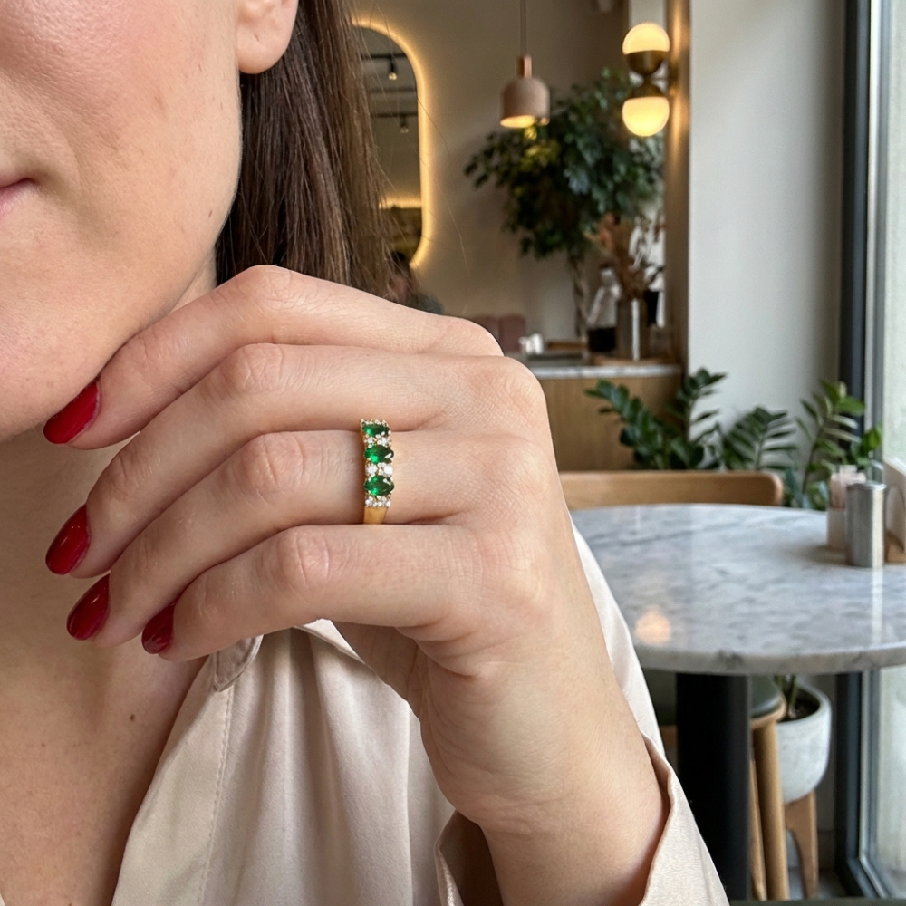 ANEL EM OURO COM ZIRCÔNIAS