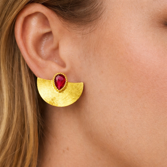 BRINCOS EM PRATA 925% DOURADO COM PEDRA VERMELHA