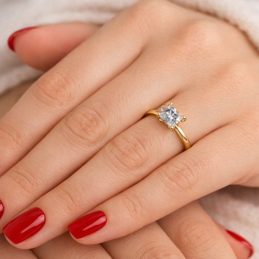 ANEL SOLITÁRIO EM OURO COM ZIRCÓNIAS