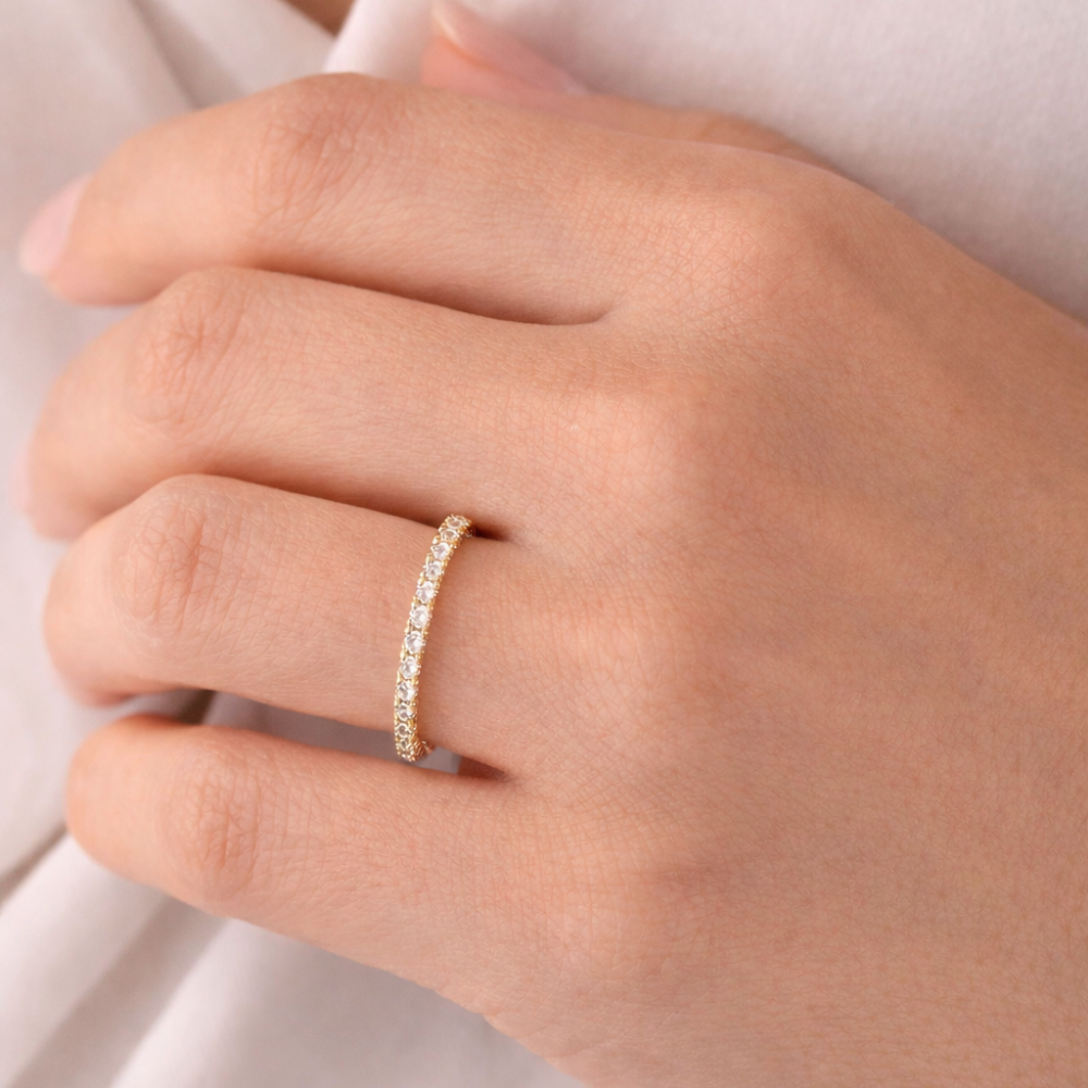 ANEL EM OURO COM ZIRCÓNIAS