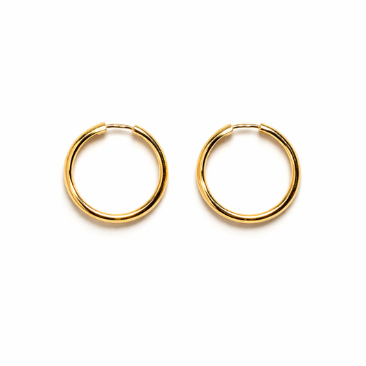 PAR DE ARGOLAS EM OURO 19,2K MEIA CANA C/ FRIZO