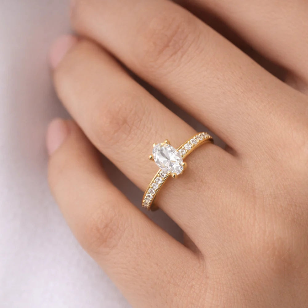 ANEL EM OURO COM DIAMANTES DE LABORATORIO