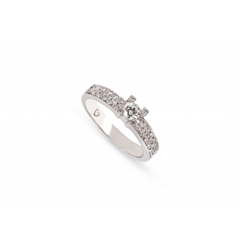 Anel Solitário Romantis em Ouro Branco 19,2k com Diamantes 0,41 Ct