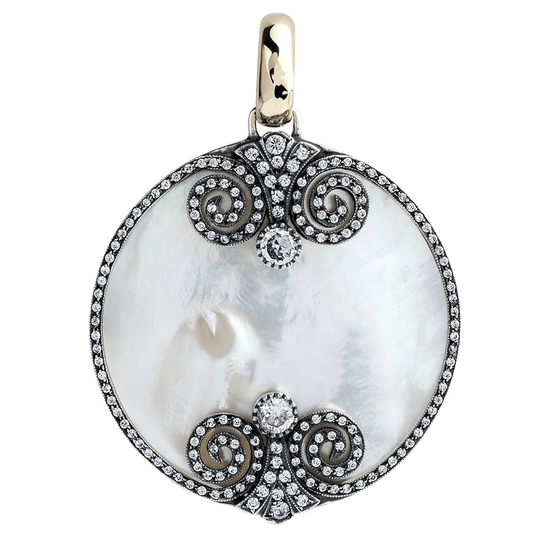 Medalha Pendende Mulher Gumus em Prata 925% e Ouro9k Madre-pérola 14,40grs