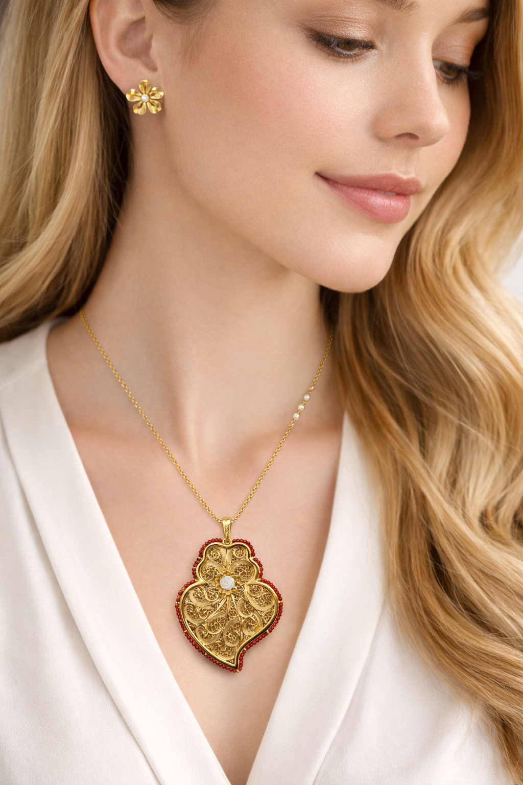 FIO C/ MEDALHA GUMUS EM PRATA DOURADA 925% C/ PEDRAS CORAL