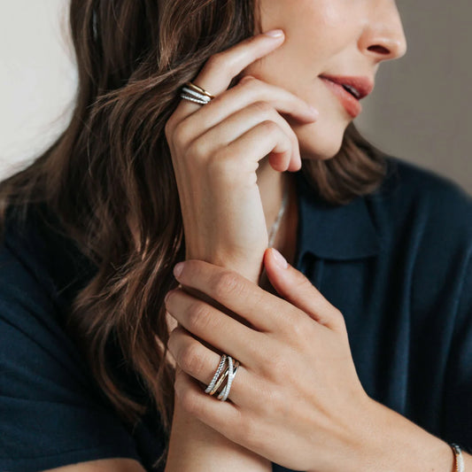 ANEL TI SENTO EM PRATA 925% COM ZIRCÓNIAS