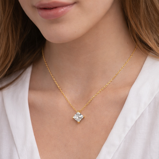 COLAR EM OURO COM ZIRCÔNIAS