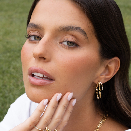 BRINCOS ONE SENHORA DROP CRYSTAL GOLD