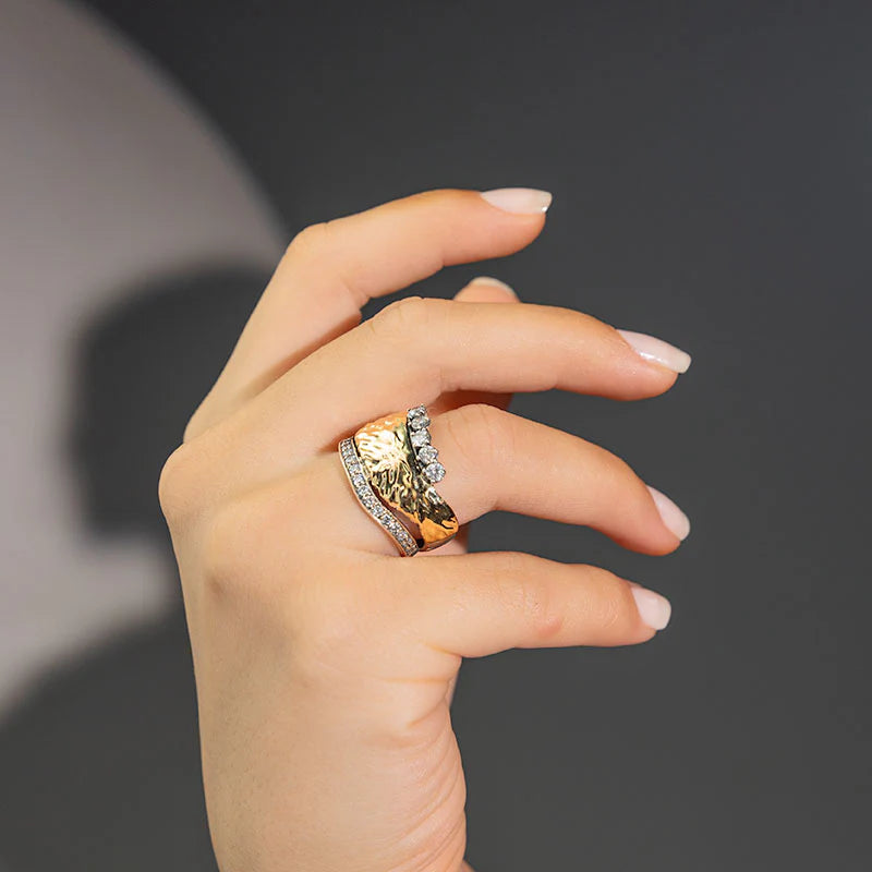 ANEL GUMUS EM PRATA 925% 10,10GR E OURO 375% 0,70GR C/ ZIRCONIAS