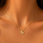 COLAR EM PRATA DOURADA COM TREVO E ZIRCONIAS