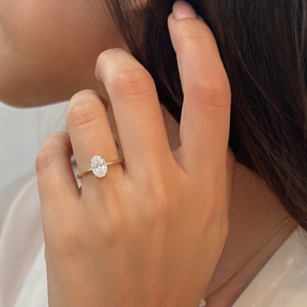 ANEL EM OURO COM DIAMANTES DE LABORATORIO
