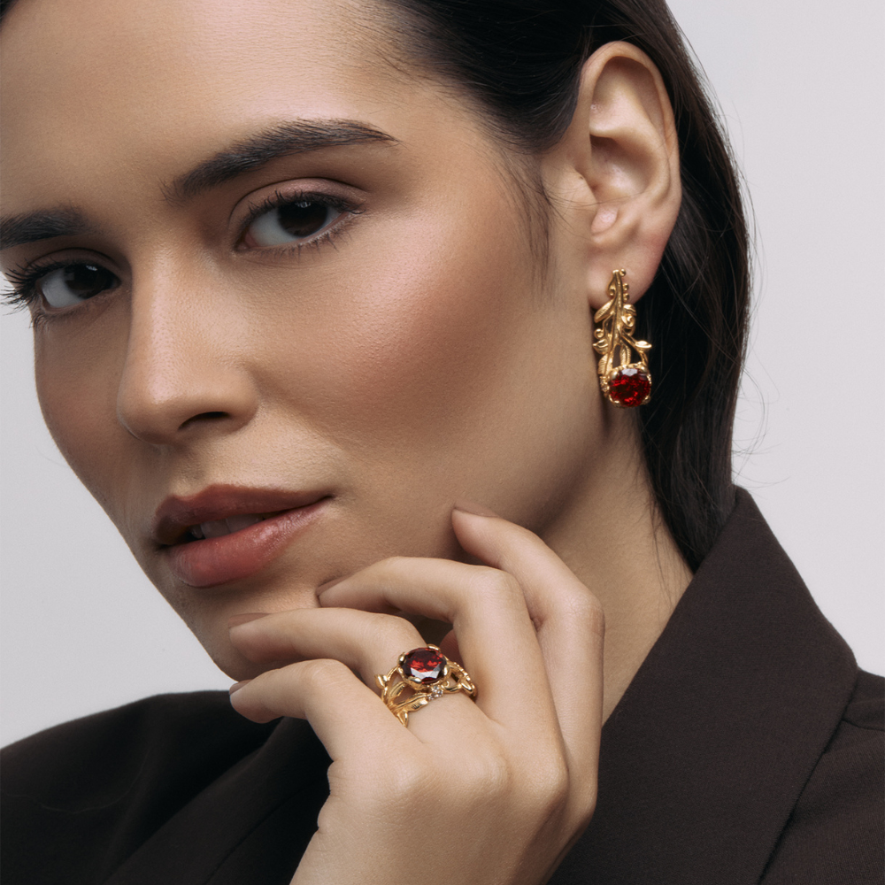 ANEL EUGÉNIO CAPOS EM PRATA 925% DOURADA COM PEDRA