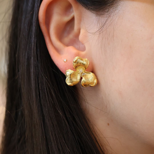 BRINCO EM PRATA 925 COM FLOR E ZIRCONIA