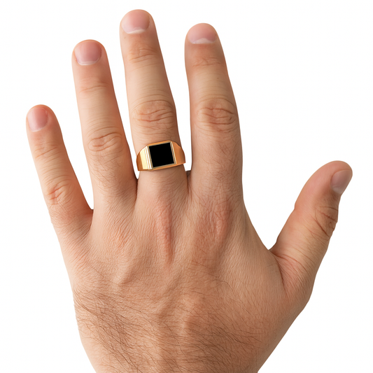 ANEL EM OURO C/ ONIX PRETO