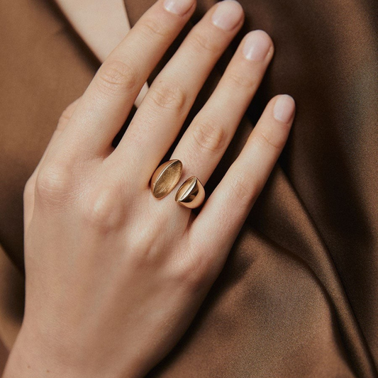 ANEL VIDAL & VIDAL EM BRONZE BANHADO A OURO DE 18KT