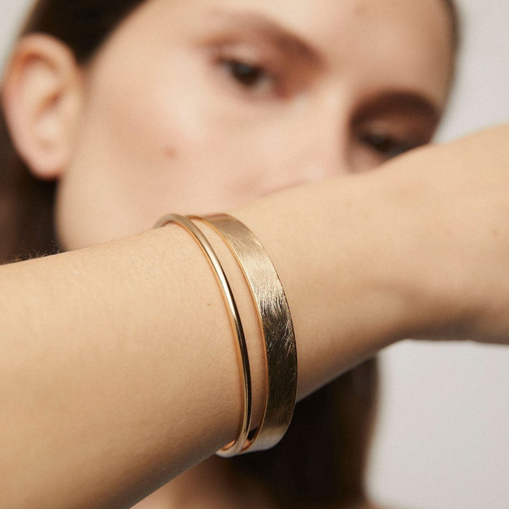 ESCRAVA  VIDAL & VIDAL EM BRONZE COM  BANHO DE OURO 18K