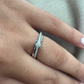 ANEL SOLITÁRIO EM OURO 18K COM DIAMANTES 0.14CT E  0.17CT