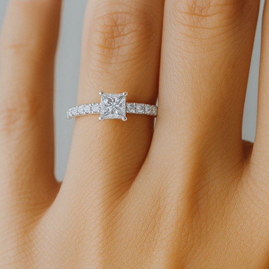 Solitário Carlton Jewellery Ouro 18k com Diamantes Princesa