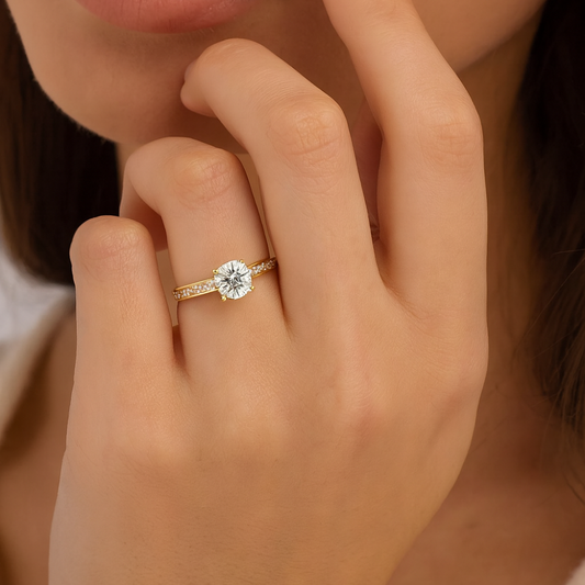 ANEL EM OURO 19,2K, COM DIAMANTES