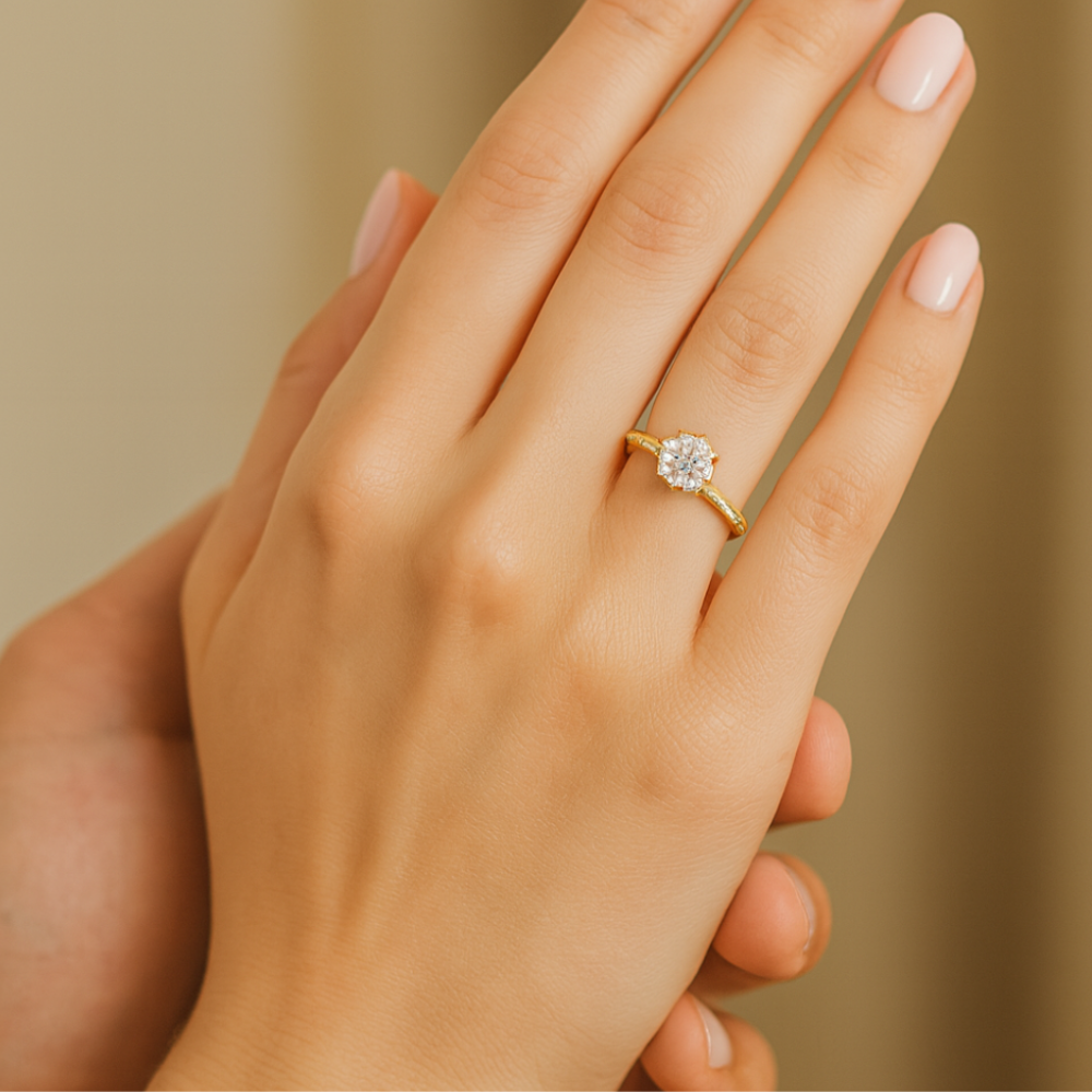 ANEL EM OURO COM ZIRCÔNIAS