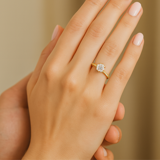 ANEL EM OURO COM ZIRCÔNIAS