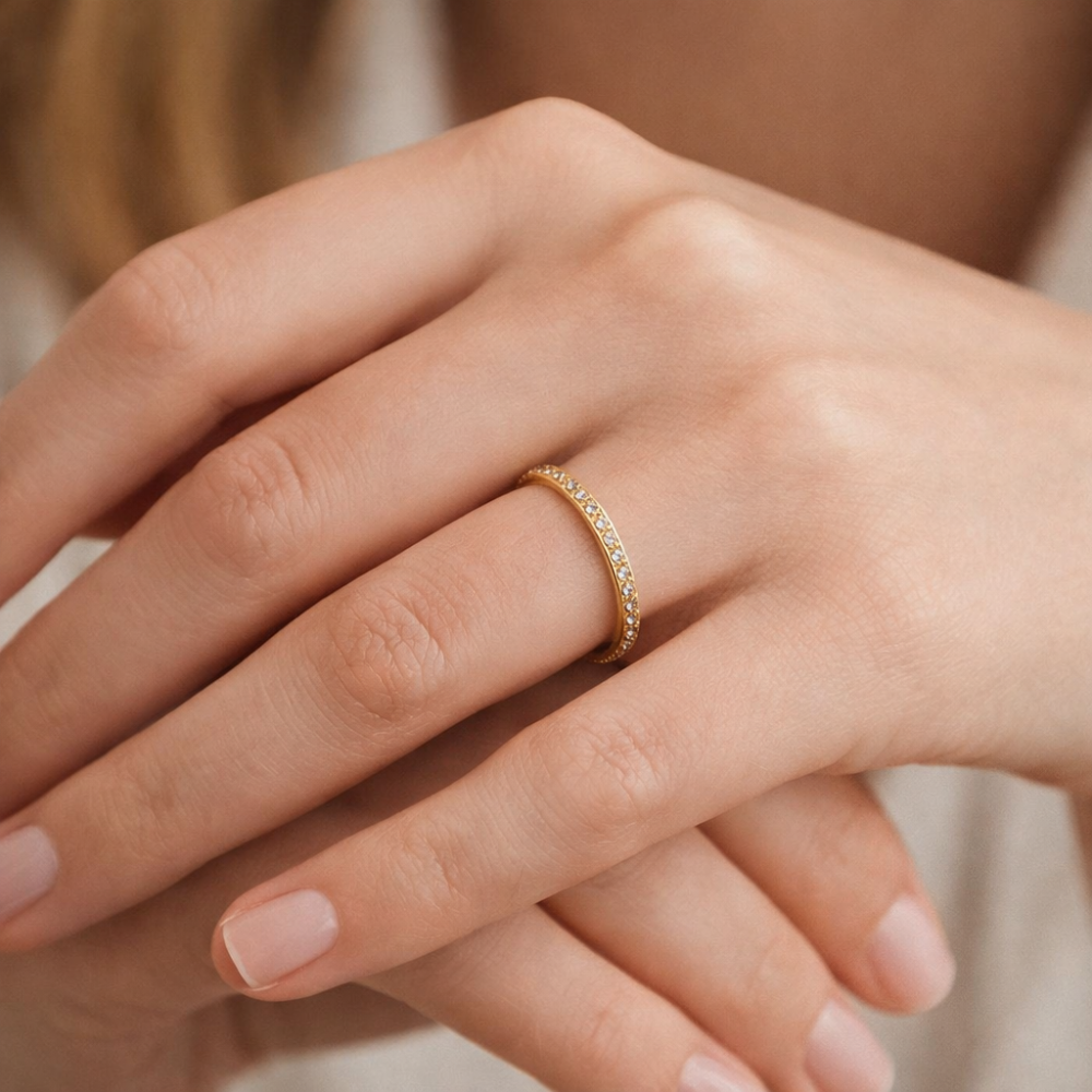 ANEL EM OURO COM ZIRCÔNIAS