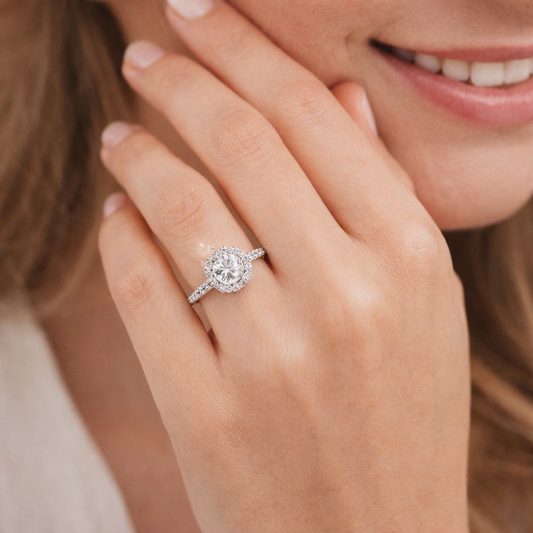 ANEL EM OURO COM ZIRCÔNIAS