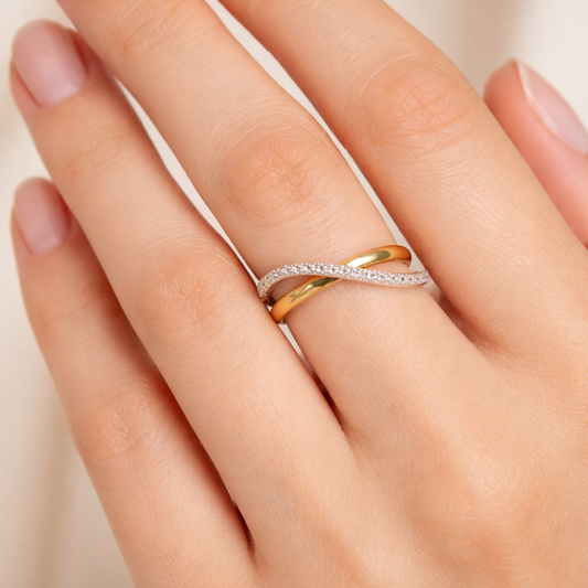 ANEL EM OURO COM ZIRCÔNIAS