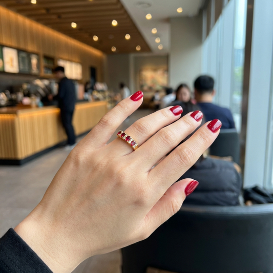 ANEL EM OURO COM ZIRCÔNIAS