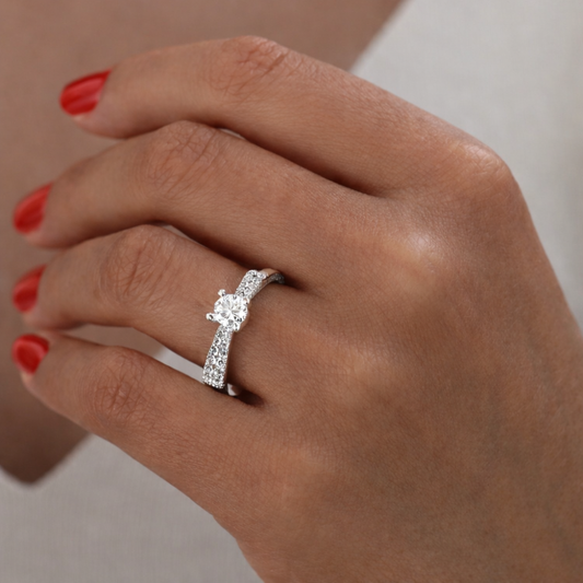 ANEL ROMANTIS EM OURO 19,2K C/ DIAMANTES 0,55 CT C/                CERTIFICADO IGI