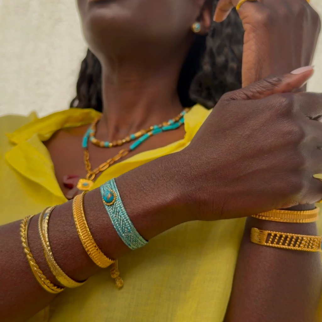 PULSEIRA EM TECIDO COM APLICAÇÃO DE UMA TURQUESA PRATA 925 PLAQUEADO A OURO - COULEURS D' ARGENT