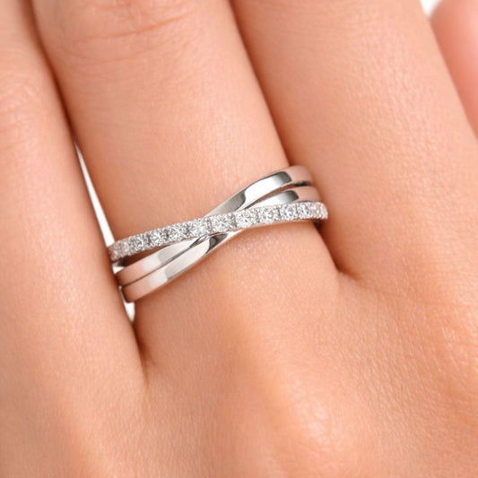 ANEL EM OURO 9K ( 375% ) COM ZIRCONIAS