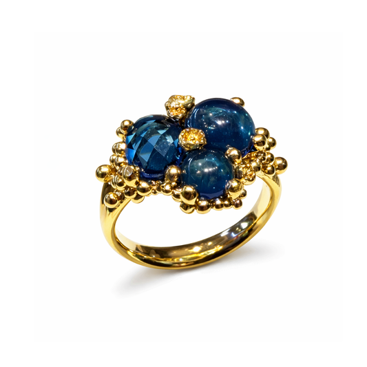 ANEL C/QUARTZ CABOUCHON E PEDRAS LAPIDADAS EM PRATA PLAQUEADO A OURO