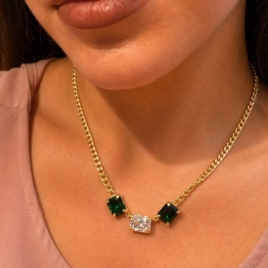COLAR EM PRATA 925% DOURADA COM PEDRAS VERDES