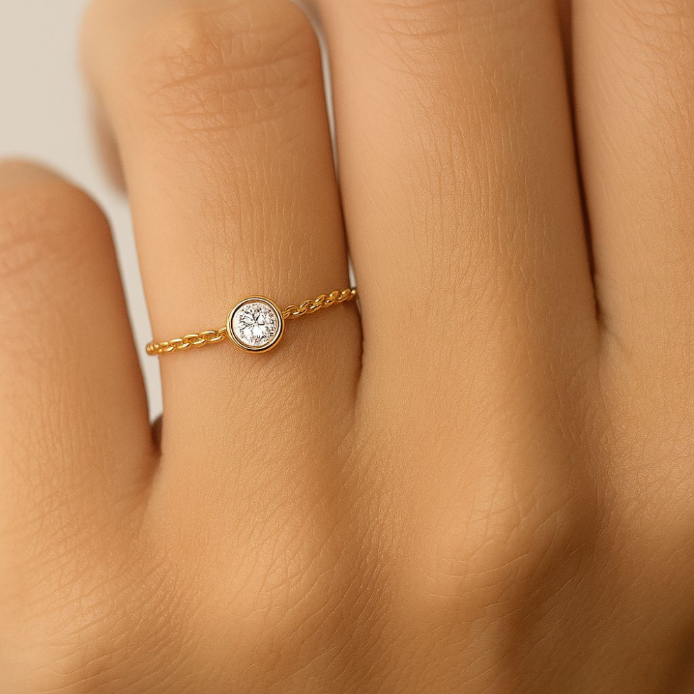 ANEL EM OURO 19,2K C/ 1 DIAMANTE 0,05CT