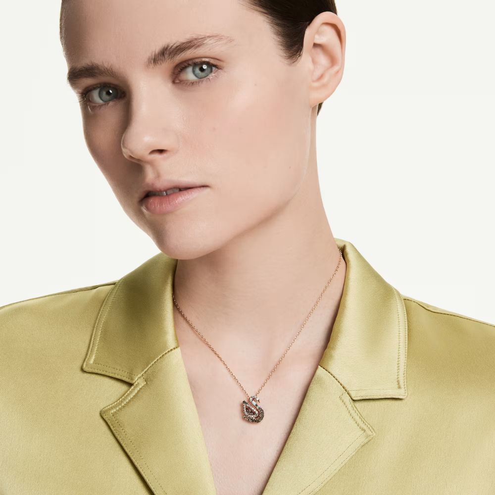 Pingente Swarovski Swan Combinação de lapidações, Cisne, Preto, Acabamento em ouro rosa de 18 quilates