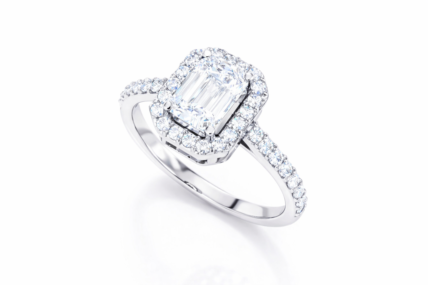 ANEL EM OURO COM DIAMANTES DE LABORATORIO