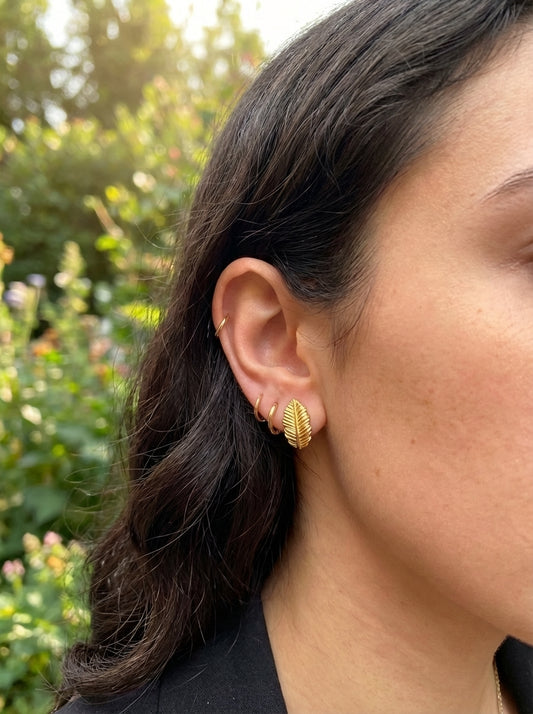 BRINCO EM PRATA 925 FOLHA CURVADA